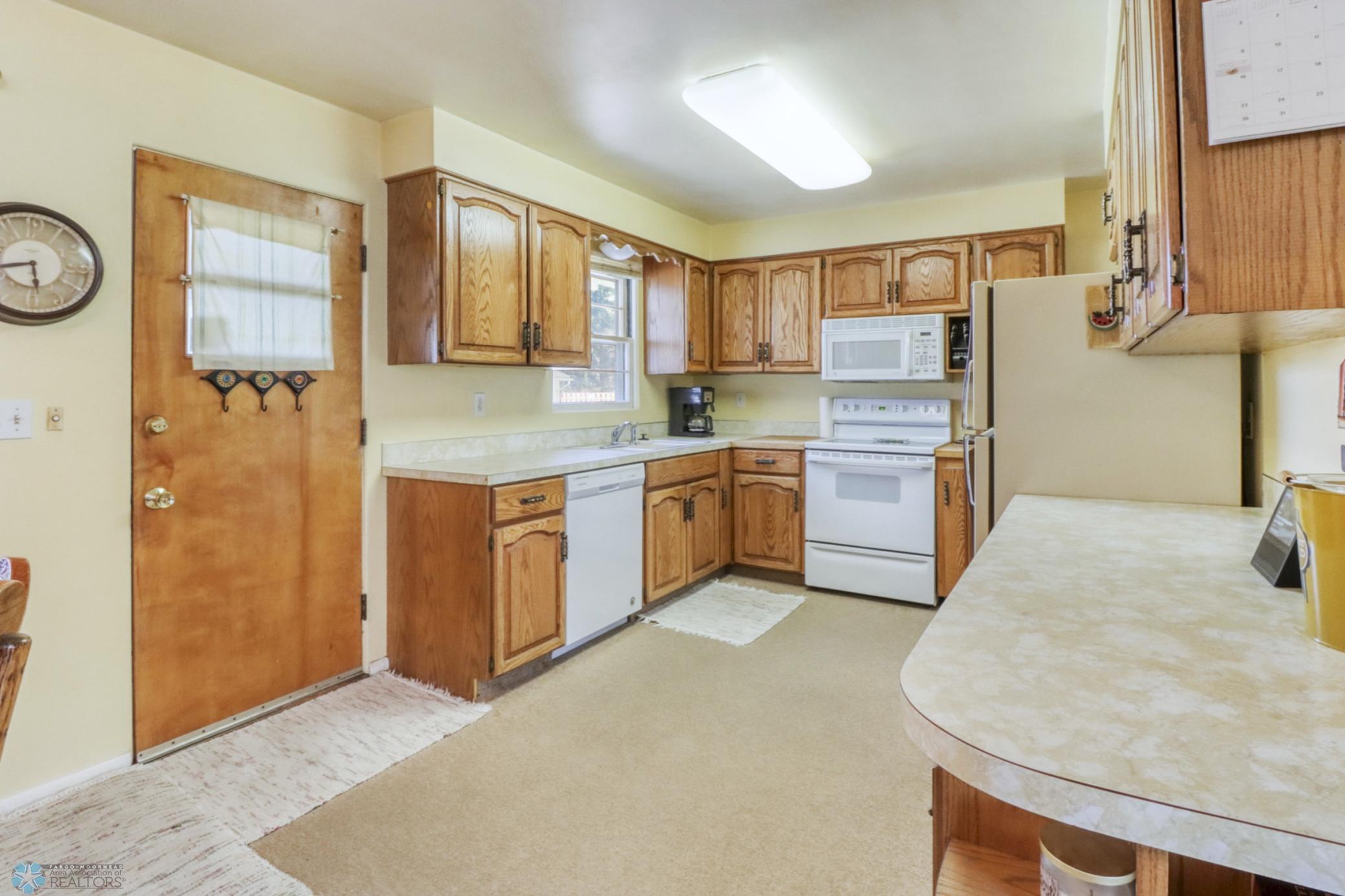 Kitchen1_1.JPG