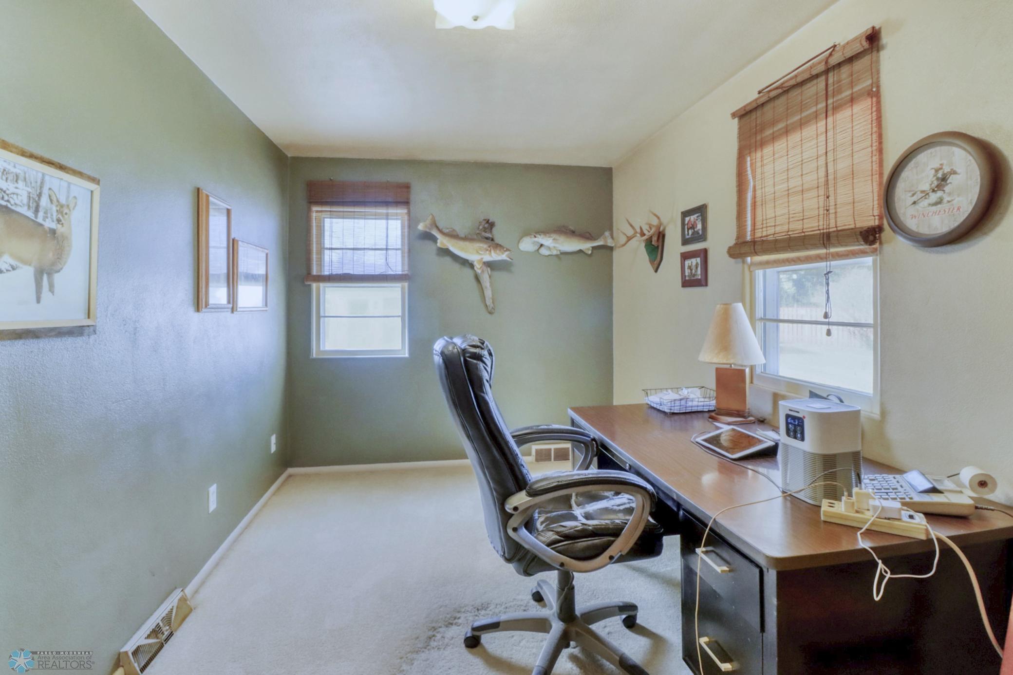 Bedroom1_1.JPG