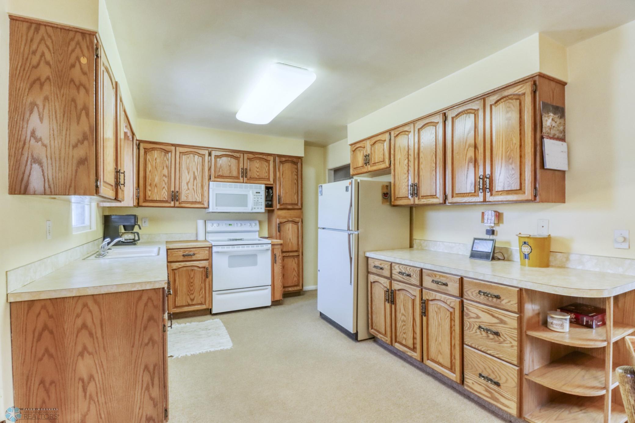 Kitchen1_0.JPG