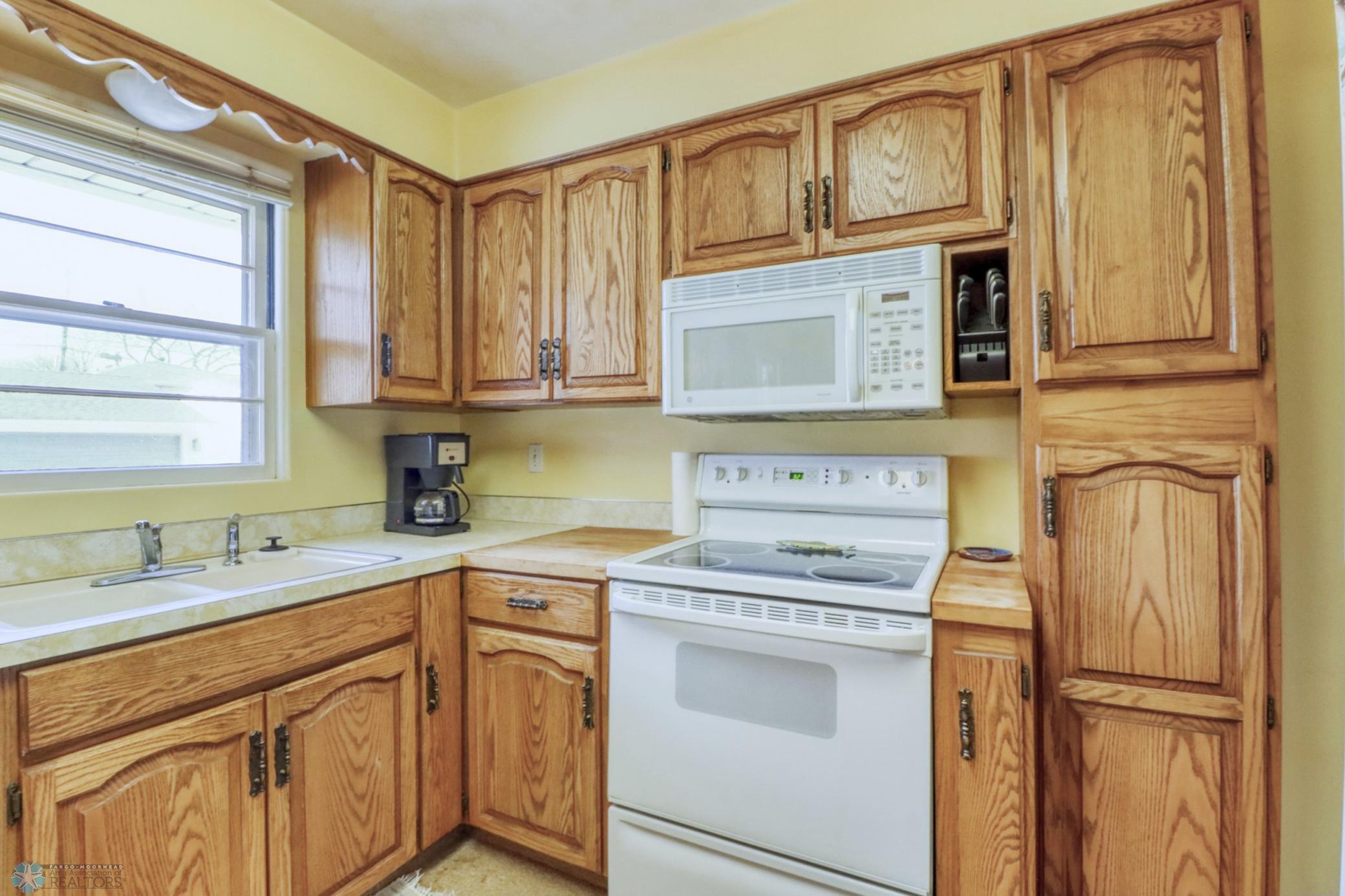Kitchen1_4.JPG