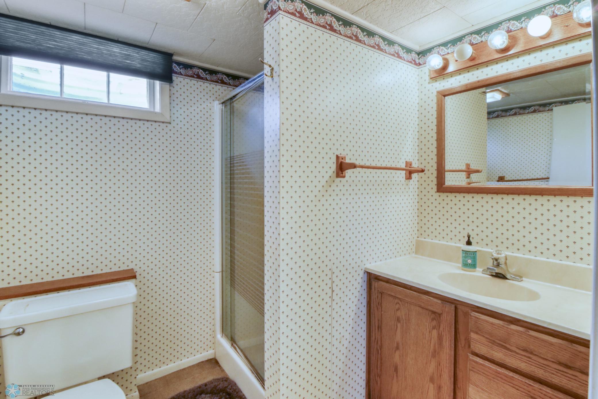 Basement Bathroom1_1.JPG