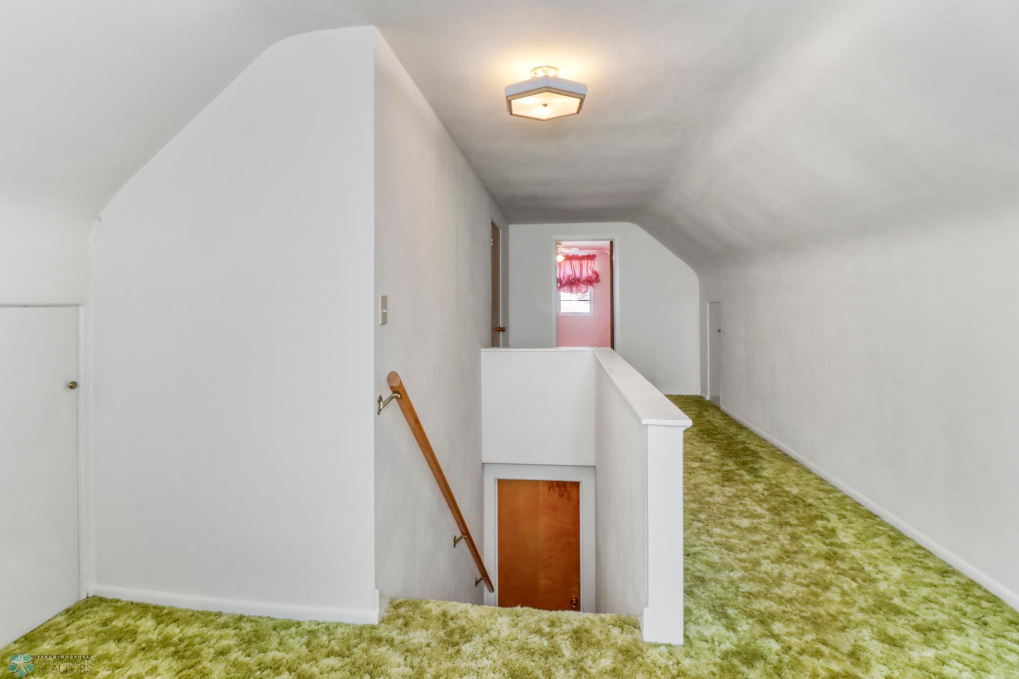 Upstairs1_1.JPG