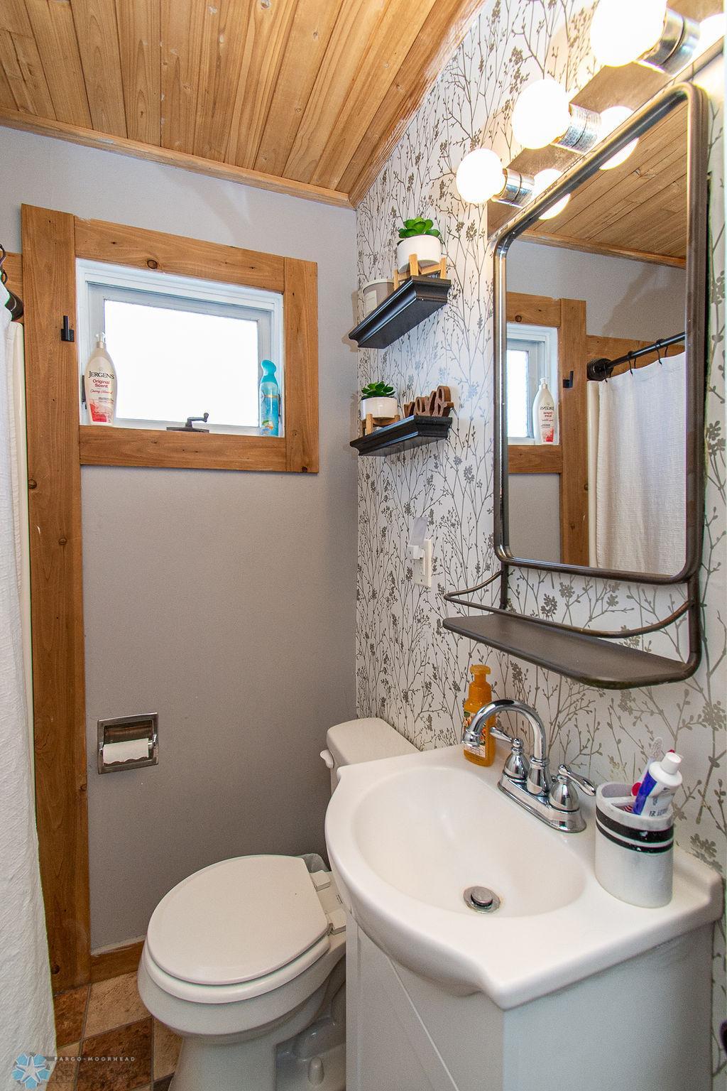 Bathroom 1- Full Bath