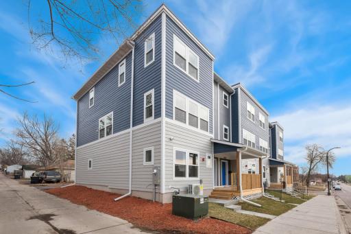 2600 Golden Valley Road, Minneapolis, MN 55411
