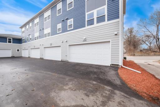 2600 Golden Valley Road, Minneapolis, MN 55411