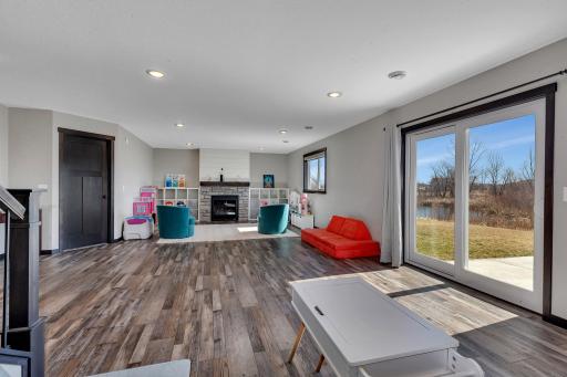 3 Level Family Room w/Gas Fireplace and Walk-out