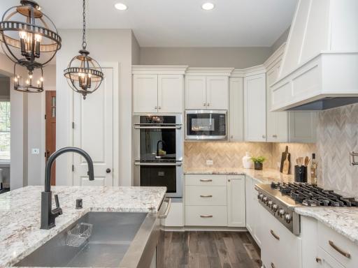 Double ovens, exhaust fan, farmhouse sink