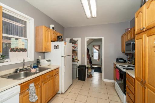 901 E 6th Street, Duluth, MN 55805