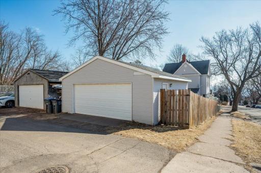 901 E 6th Street, Duluth, MN 55805