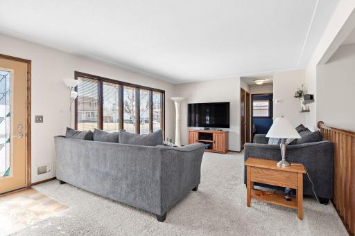 Light and bright south facing front living room windows!