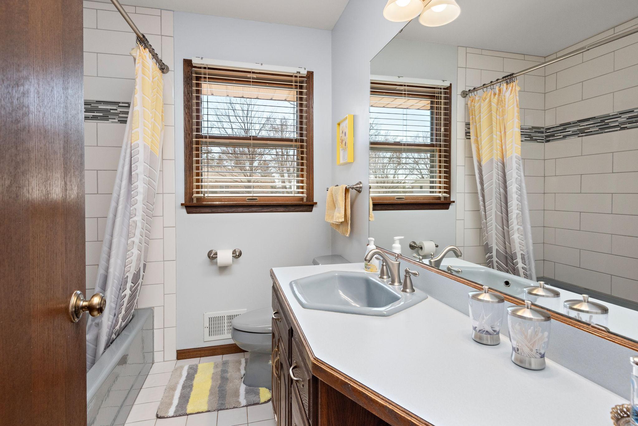 CLEAN main level full bath!