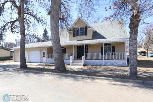 202 Cleveland Street, Enderlin, ND 58027
