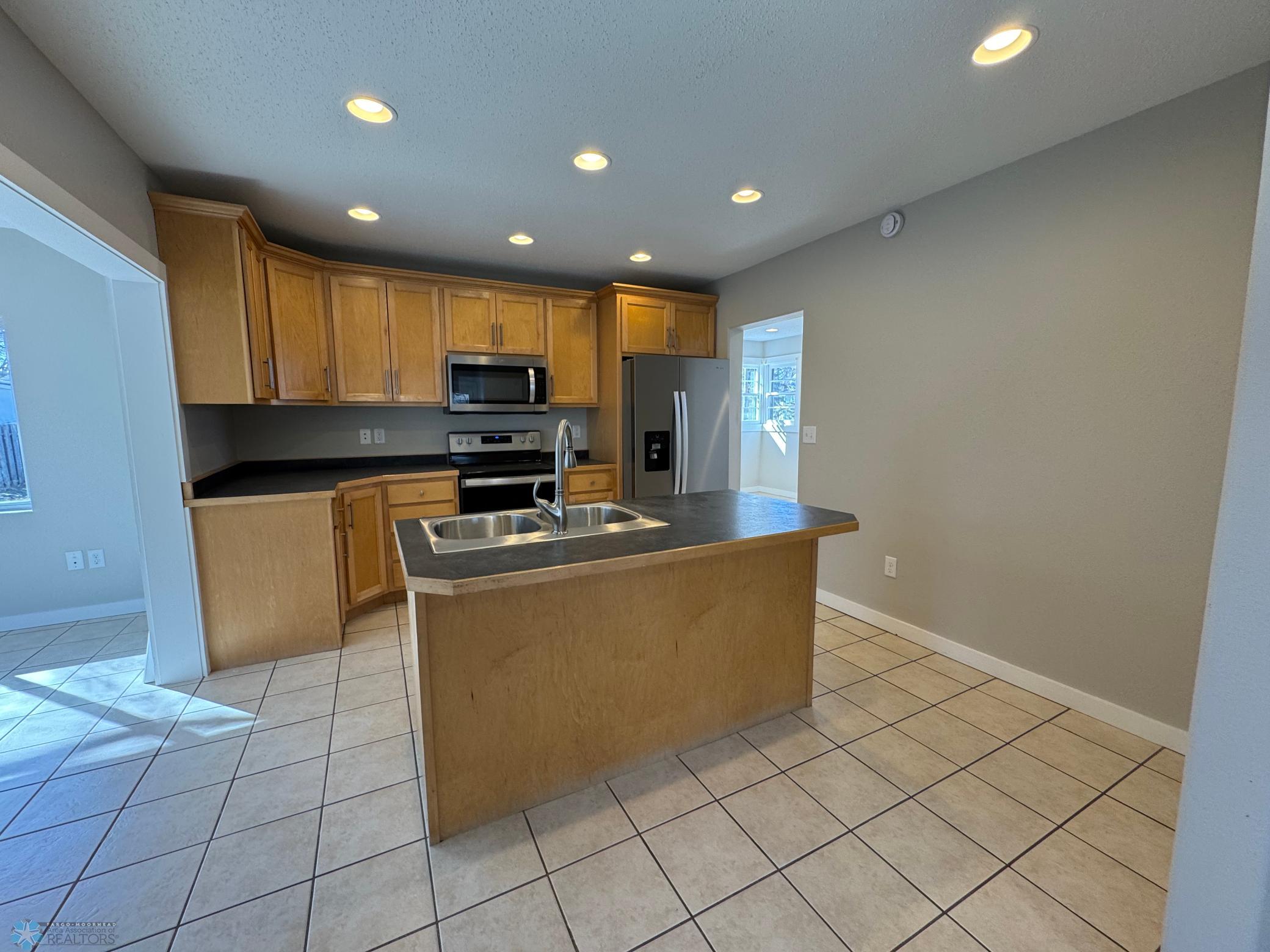 12. Kitchen 2.jpeg