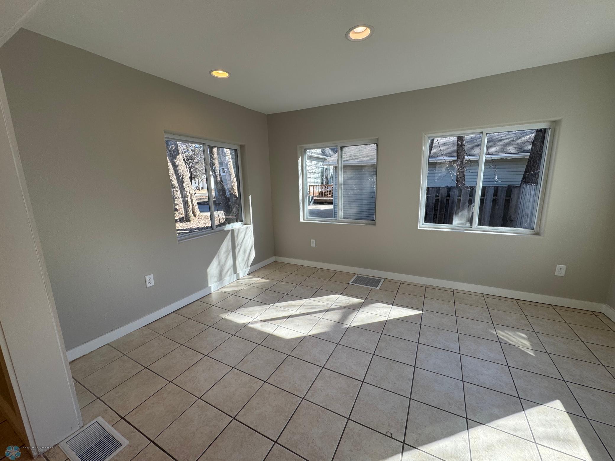 14. Dining room.jpeg
