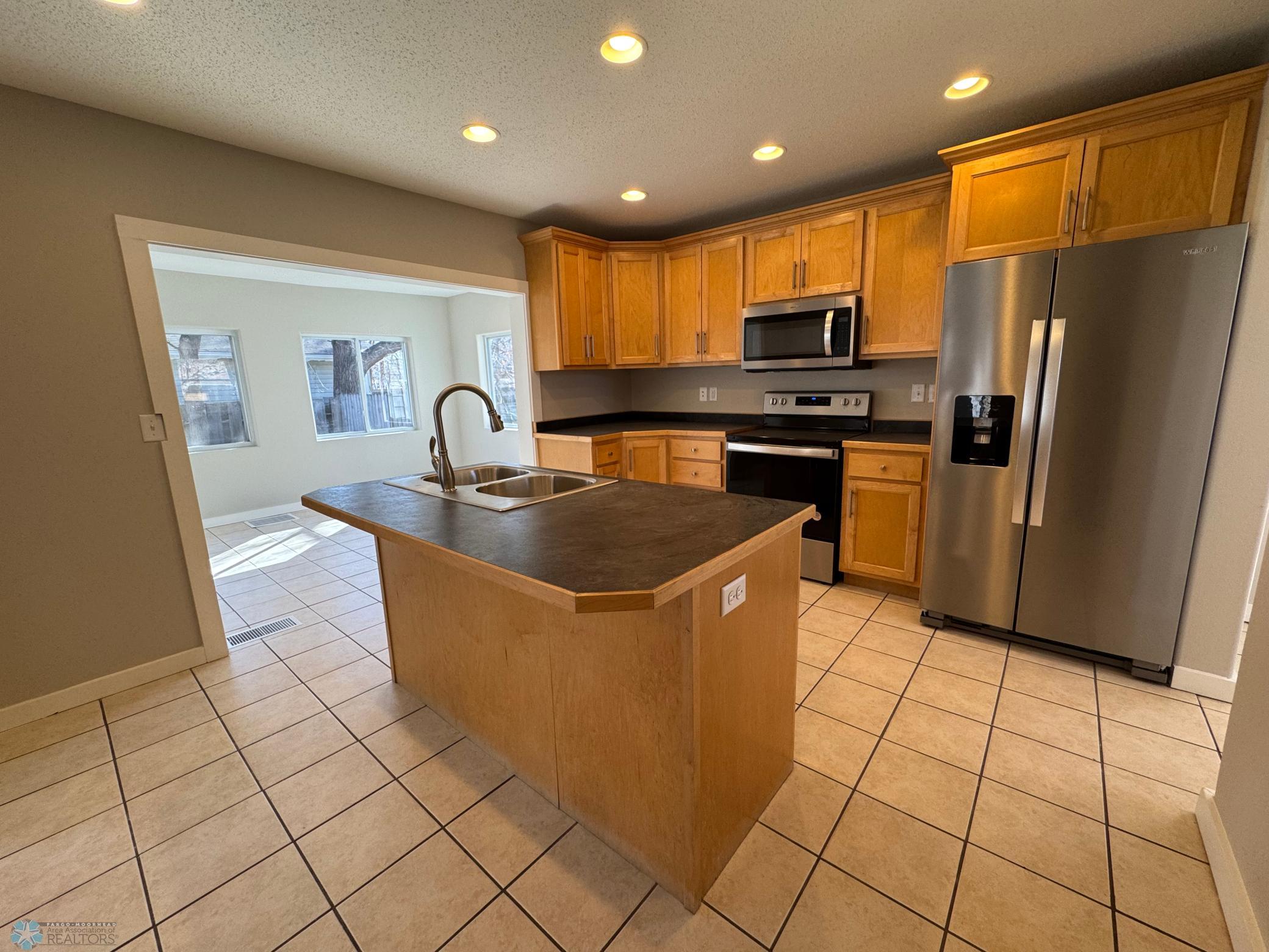 11. Kitchen 1.jpeg
