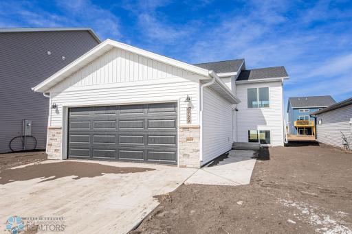 6729 67 Avenue S, Horace, ND 58047