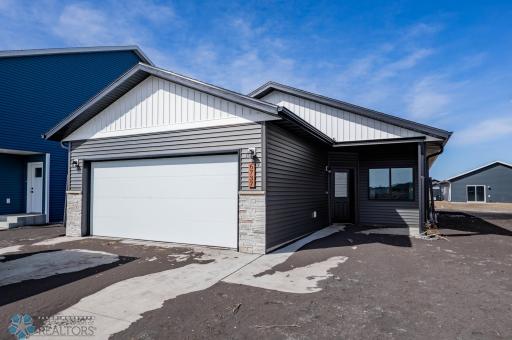 6737 67th Avenue S, Horace, ND 58047