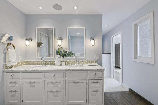 220 W Lake Street, Excelsior, MN 55331