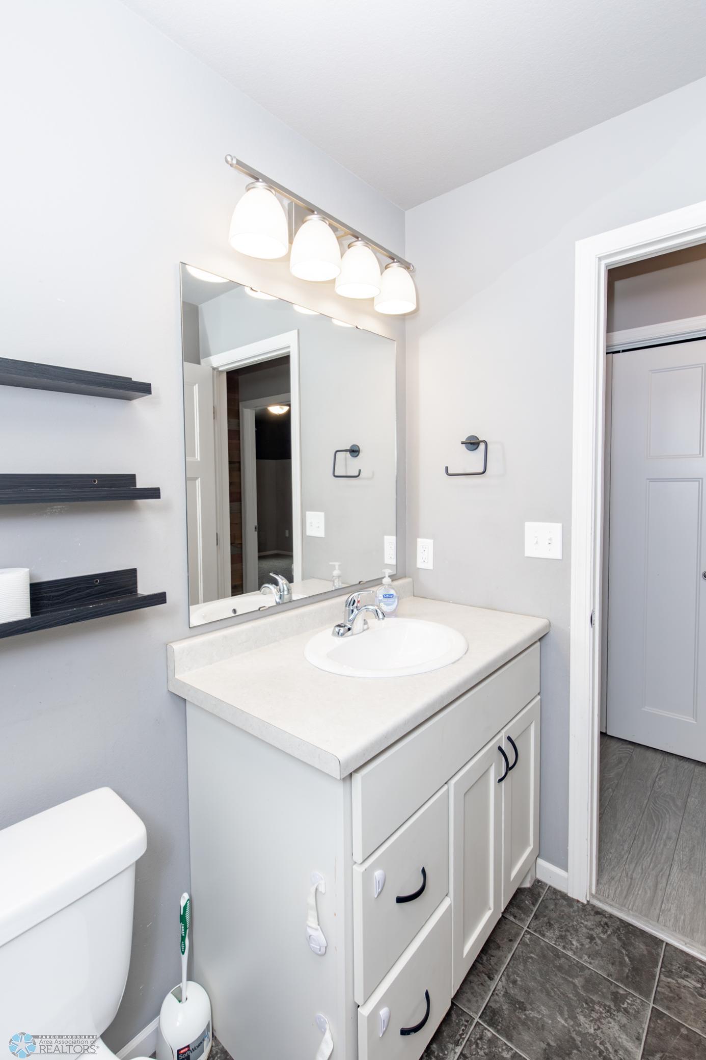 Bathroom 2 - Full