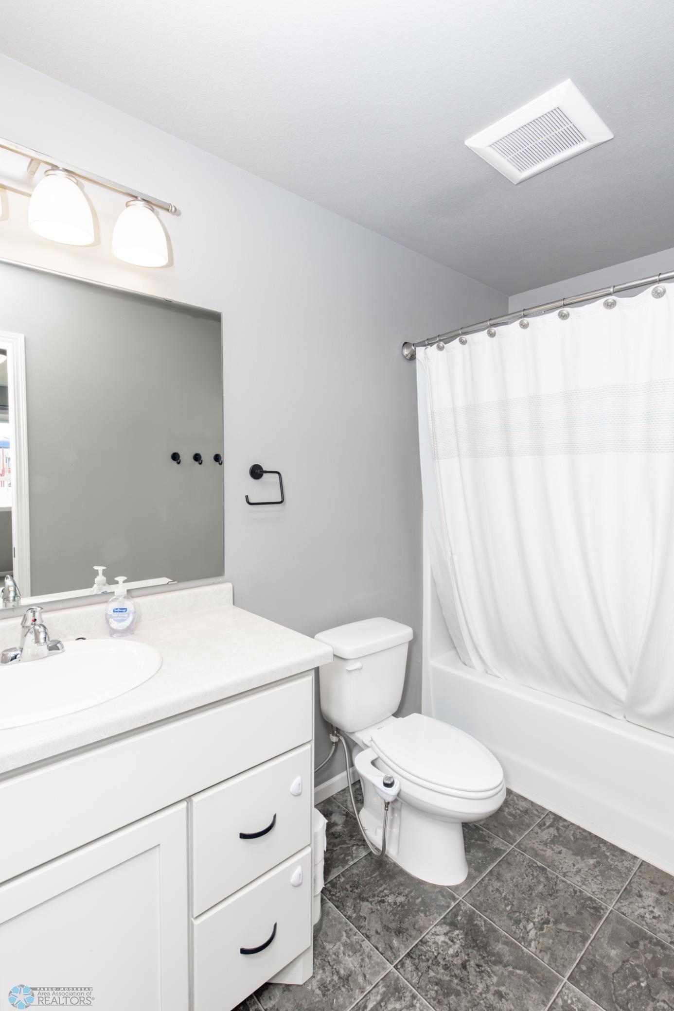 Master Bath - Full - Hollywood