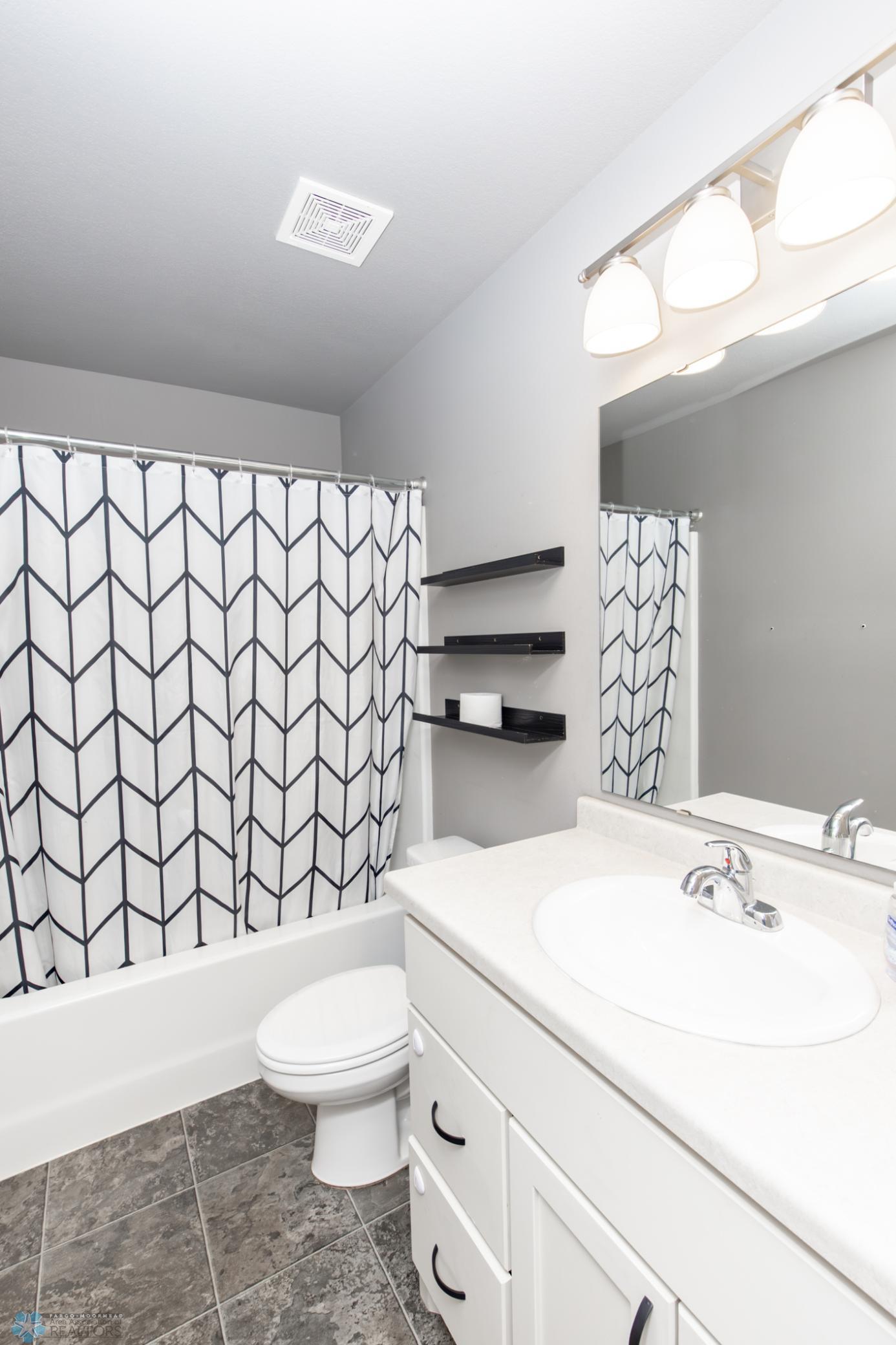 Bathroom 2 - Full