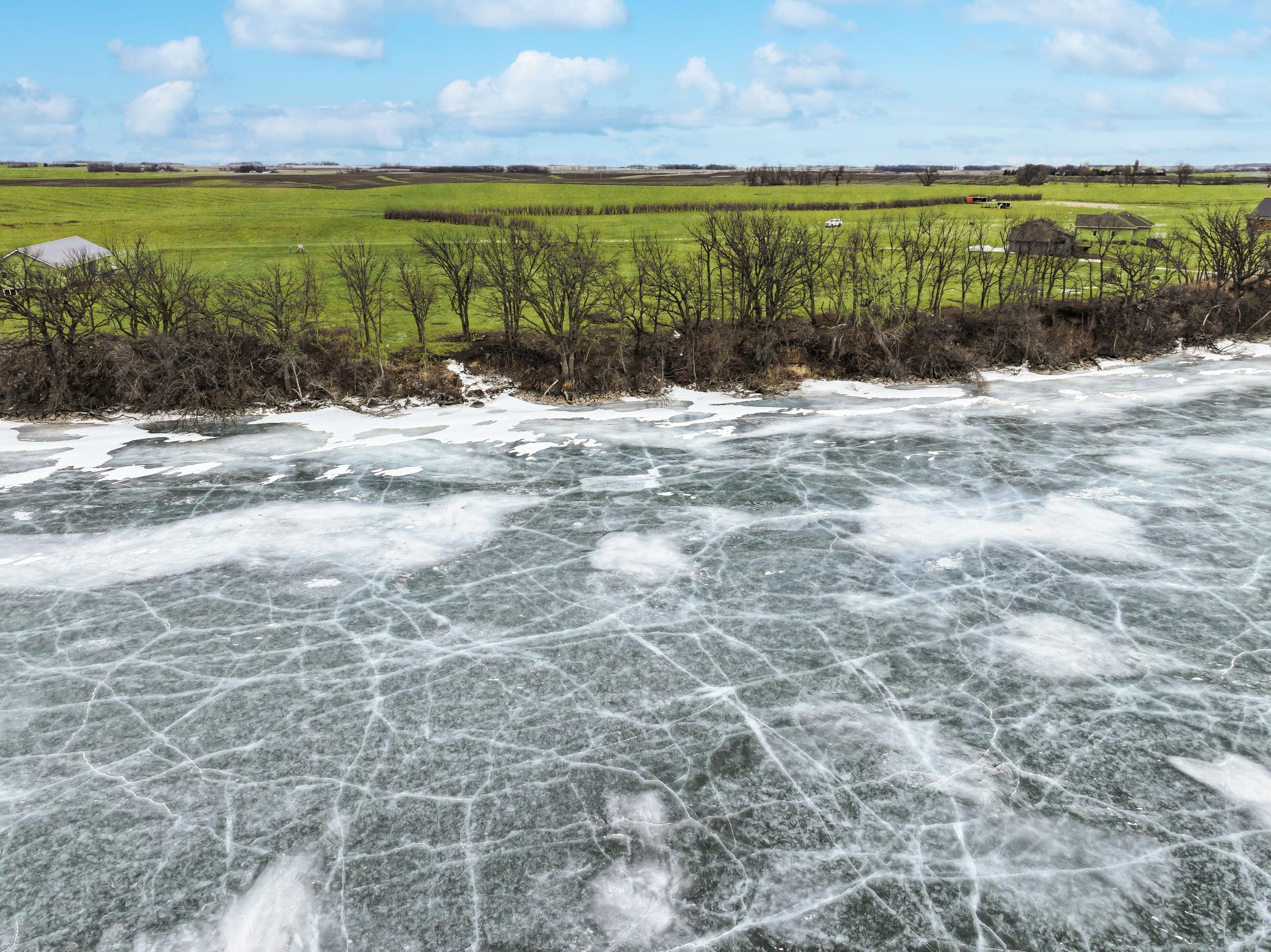 3 lakefront lots left!