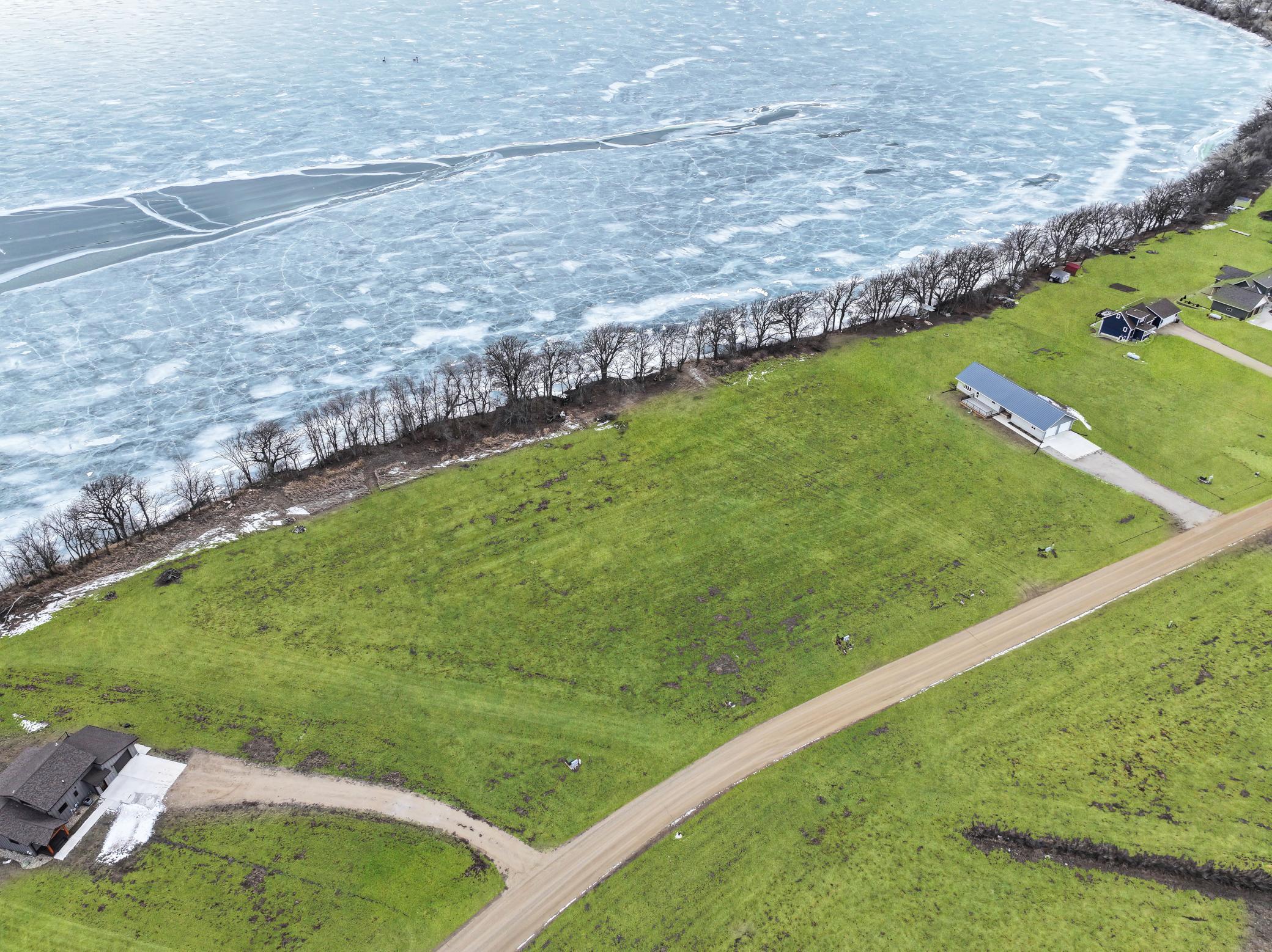 Beautiful South views of Lake Sarah!