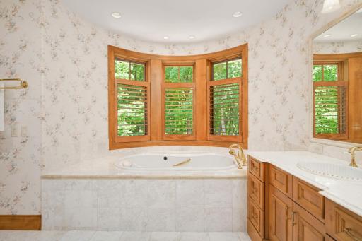 Separate tub/shower