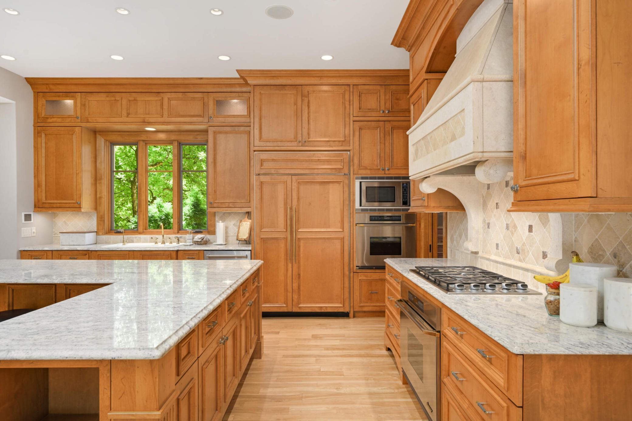 Tons of storage in kitchen