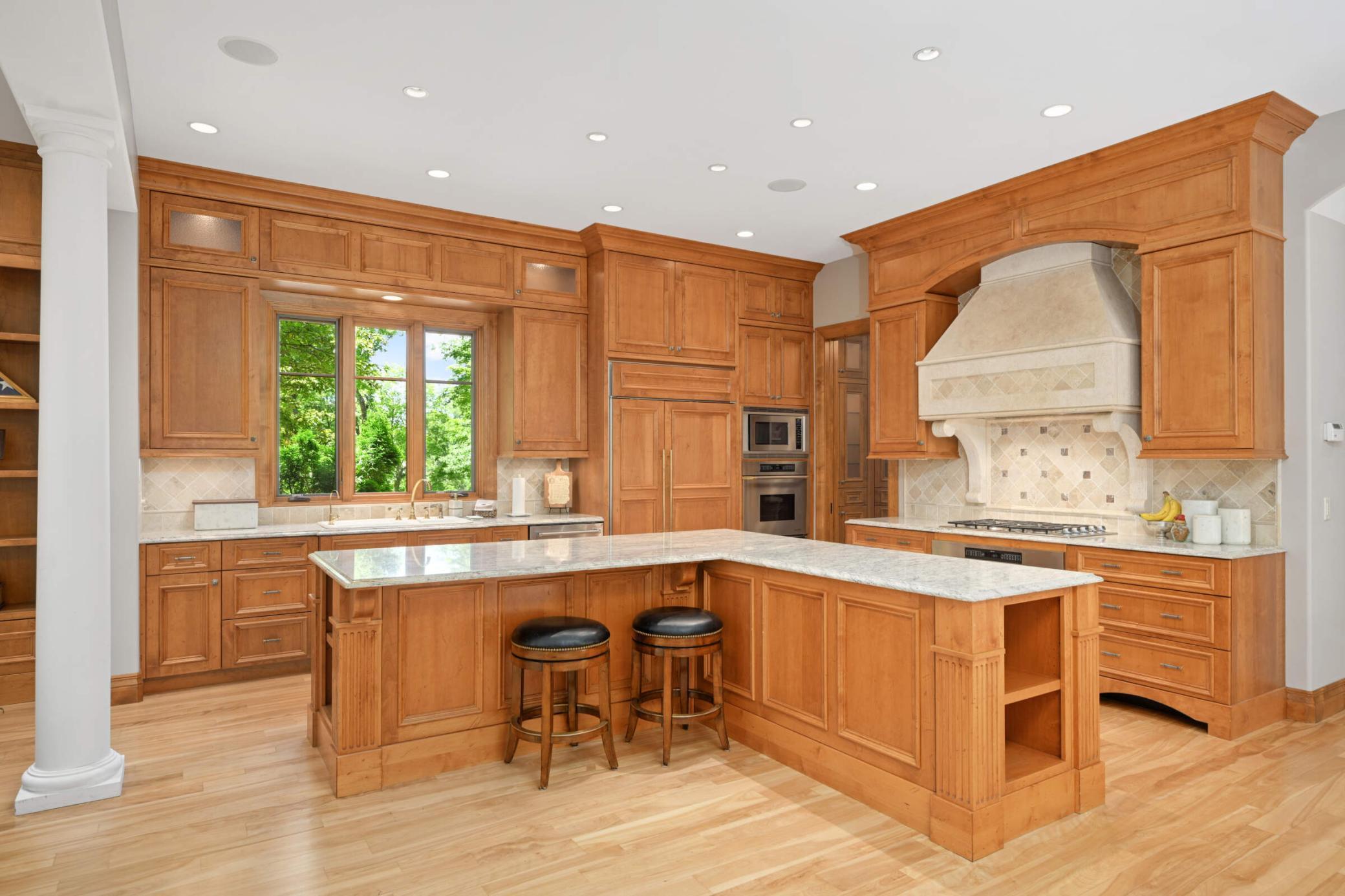 Large prep island in kitchen