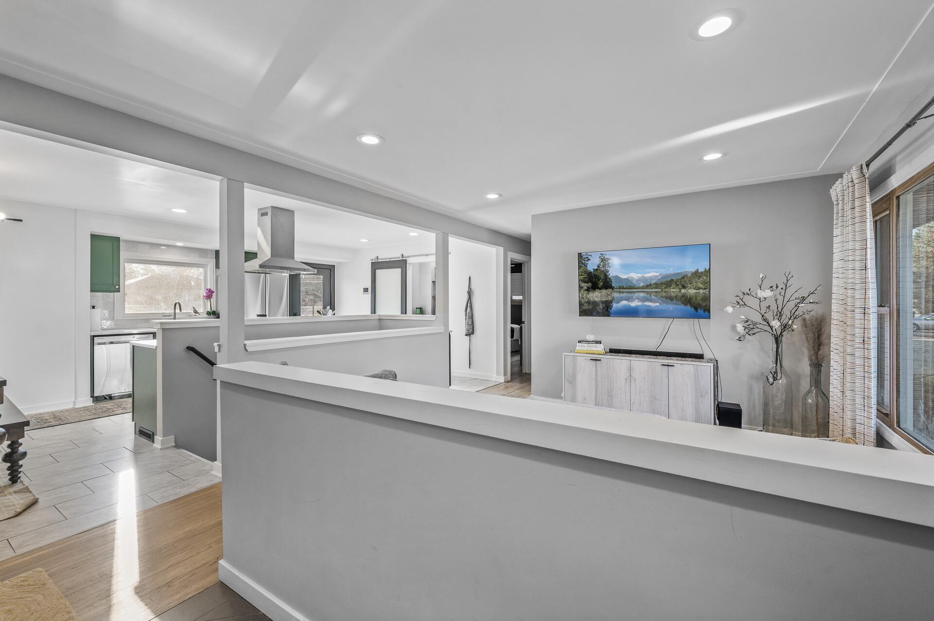 52_4040_Idaho_Ave_N3_mls.jpg