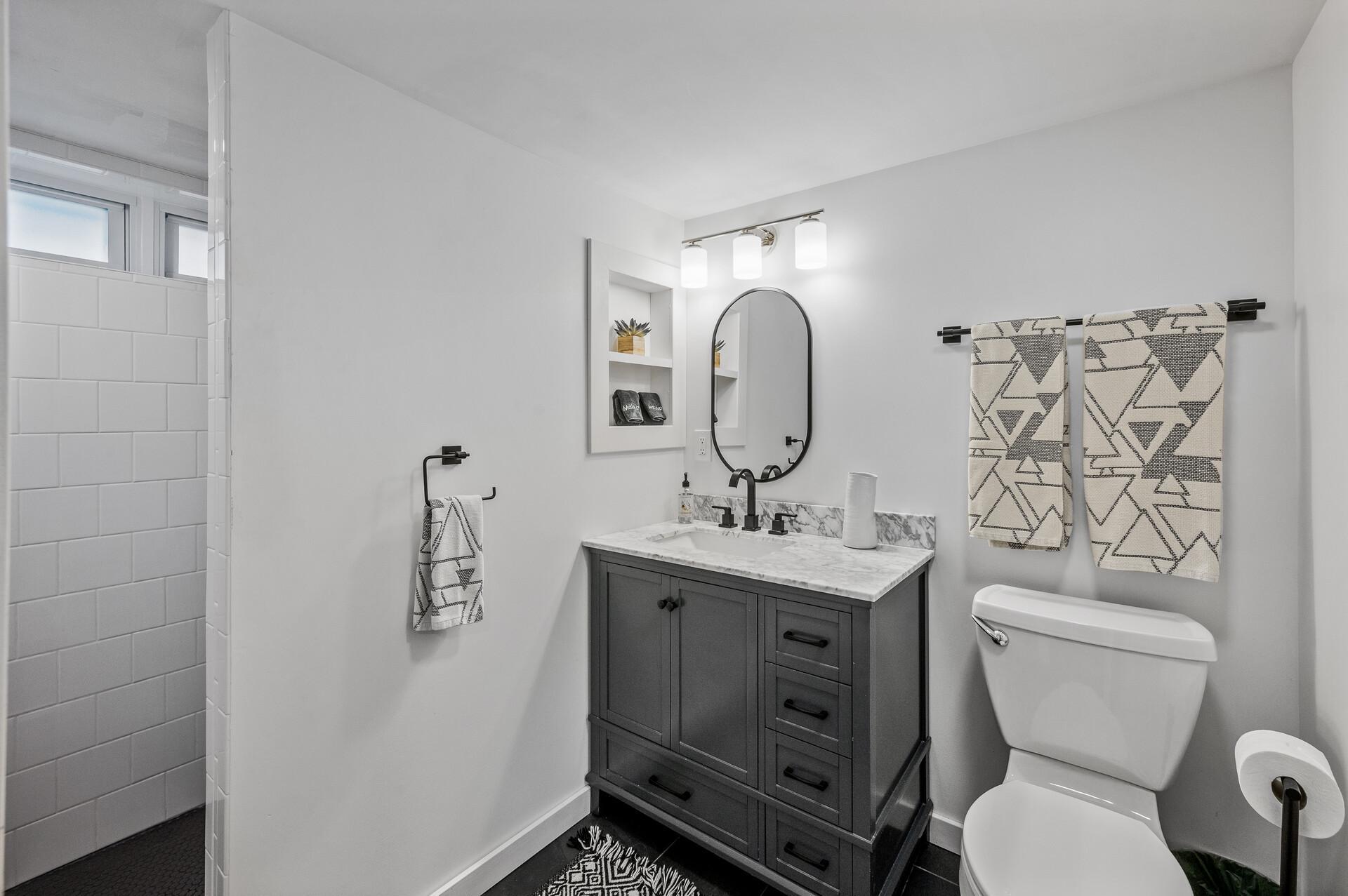 78_4040_Idaho_Ave_N29_mls.jpg