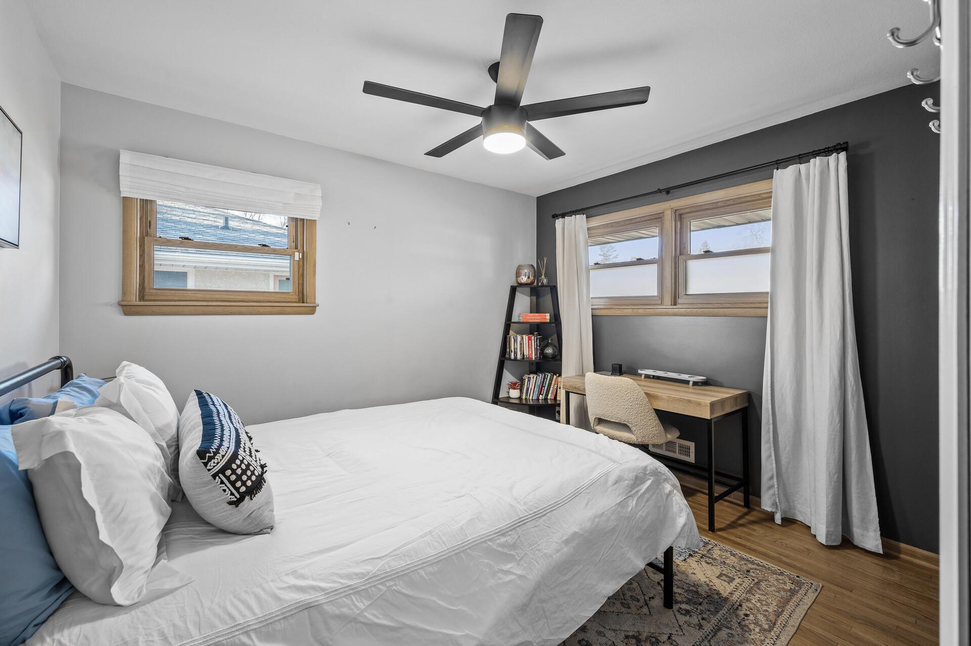 70_4040_Idaho_Ave_N21_mls.jpg