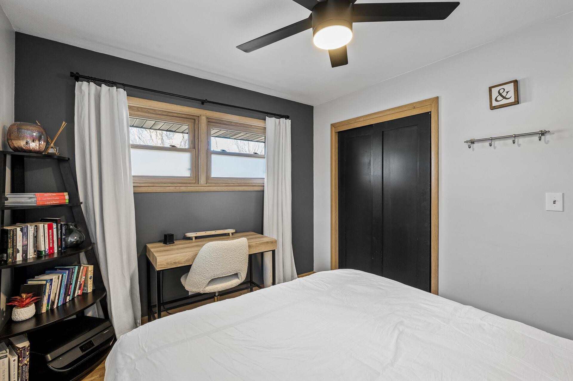 71_4040_Idaho_Ave_N22_mls.jpg