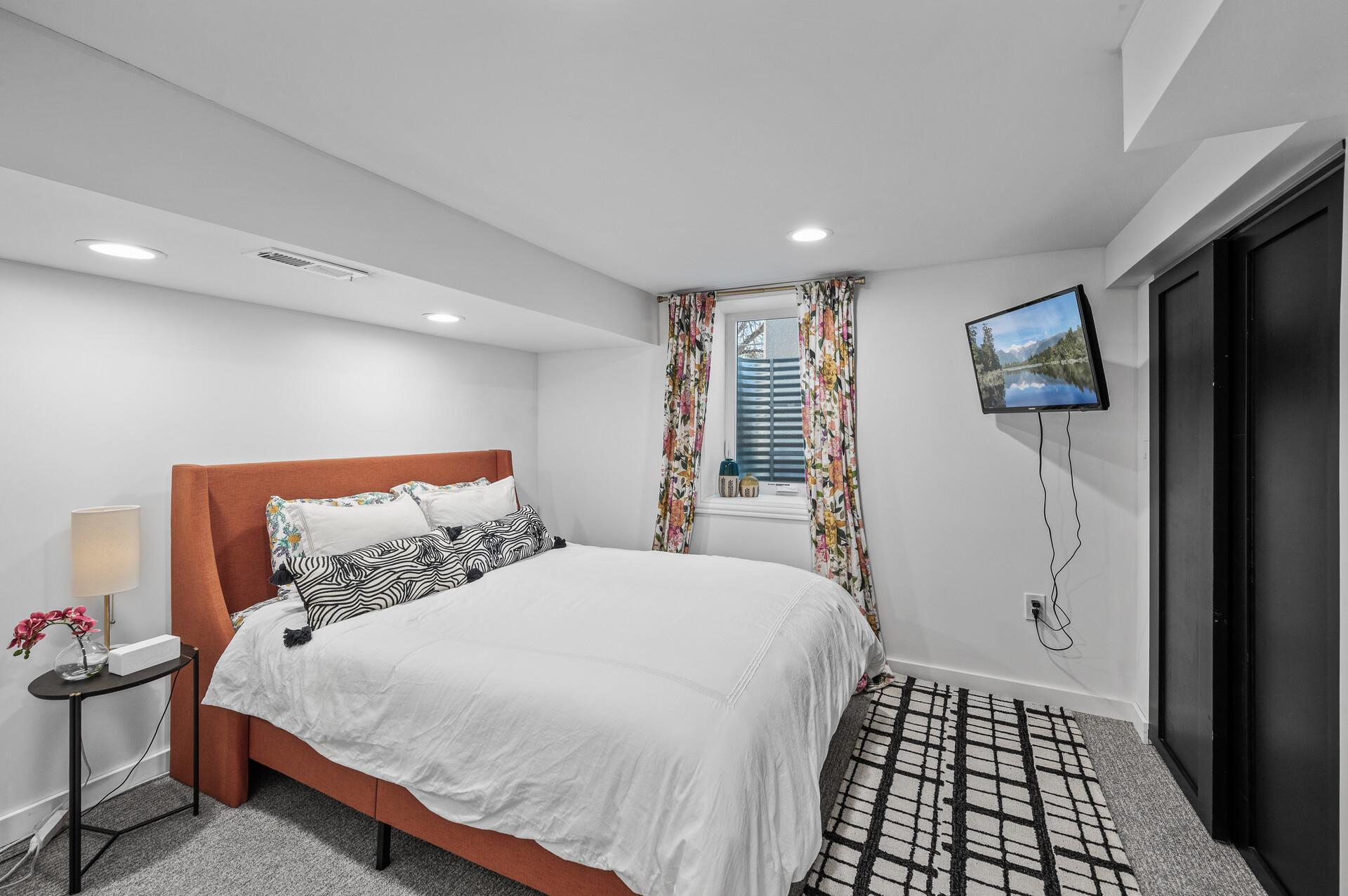 76_4040_Idaho_Ave_N27_mls.jpg