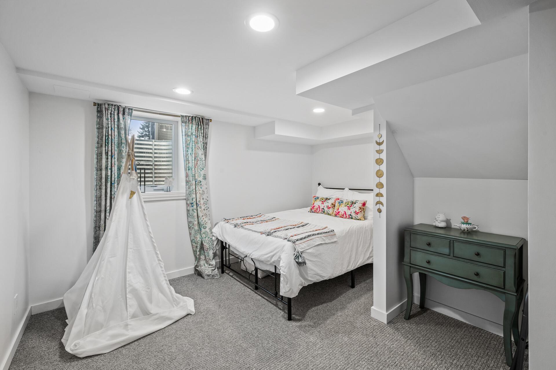 75_4040_Idaho_Ave_N26_mls.jpg