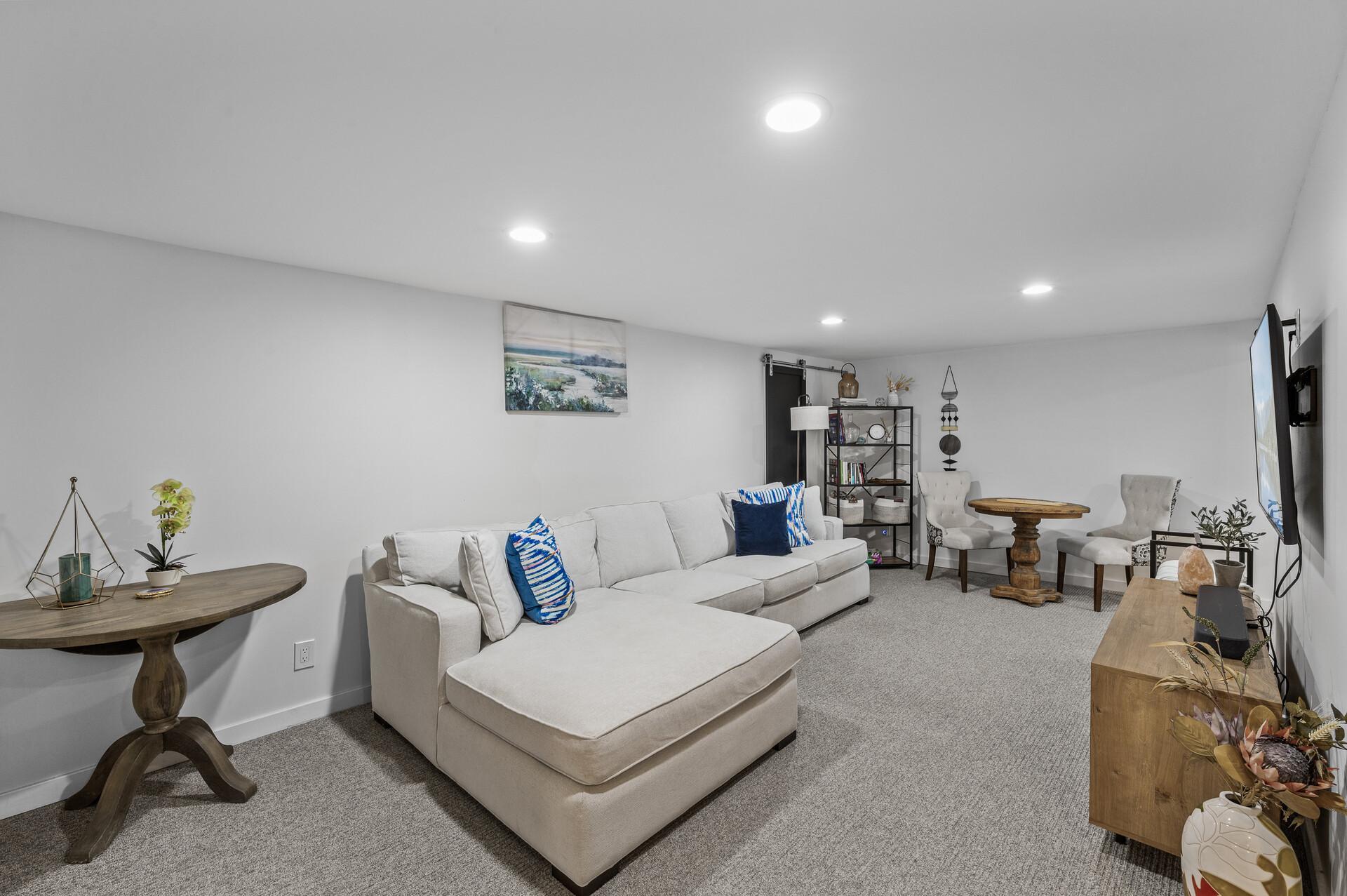 72_4040_Idaho_Ave_N23_mls.jpg