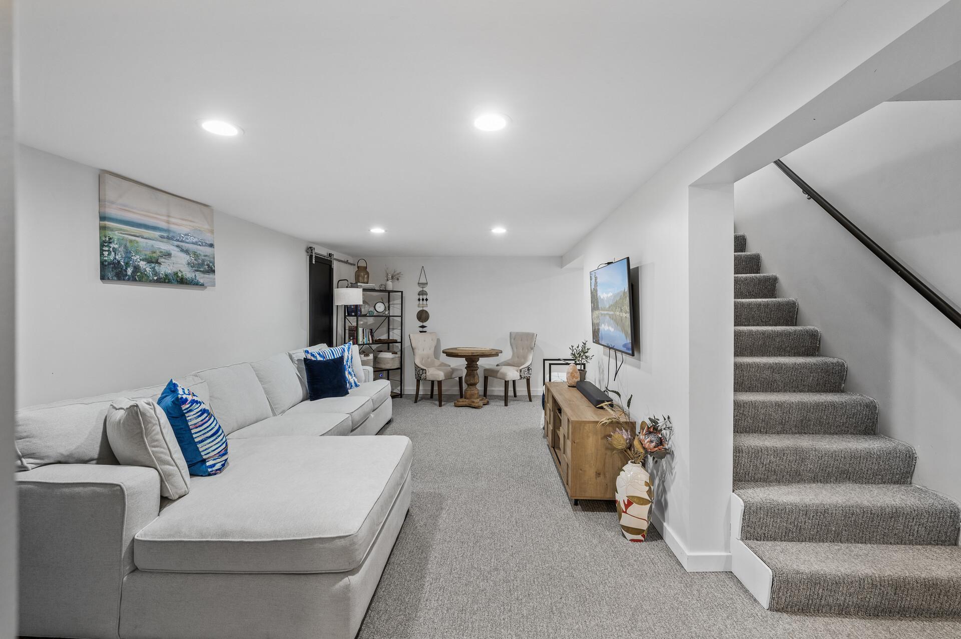 73_4040_Idaho_Ave_N24_mls.jpg