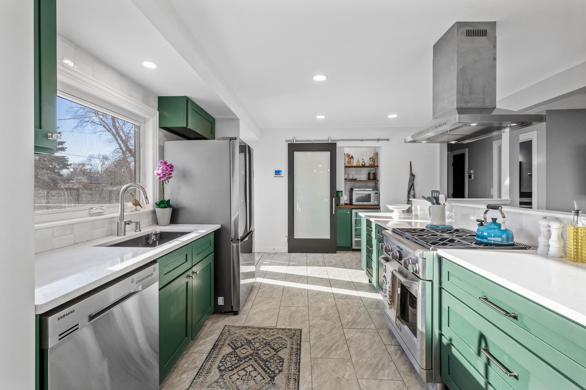60_4040_Idaho_Ave_N11_mls.jpg
