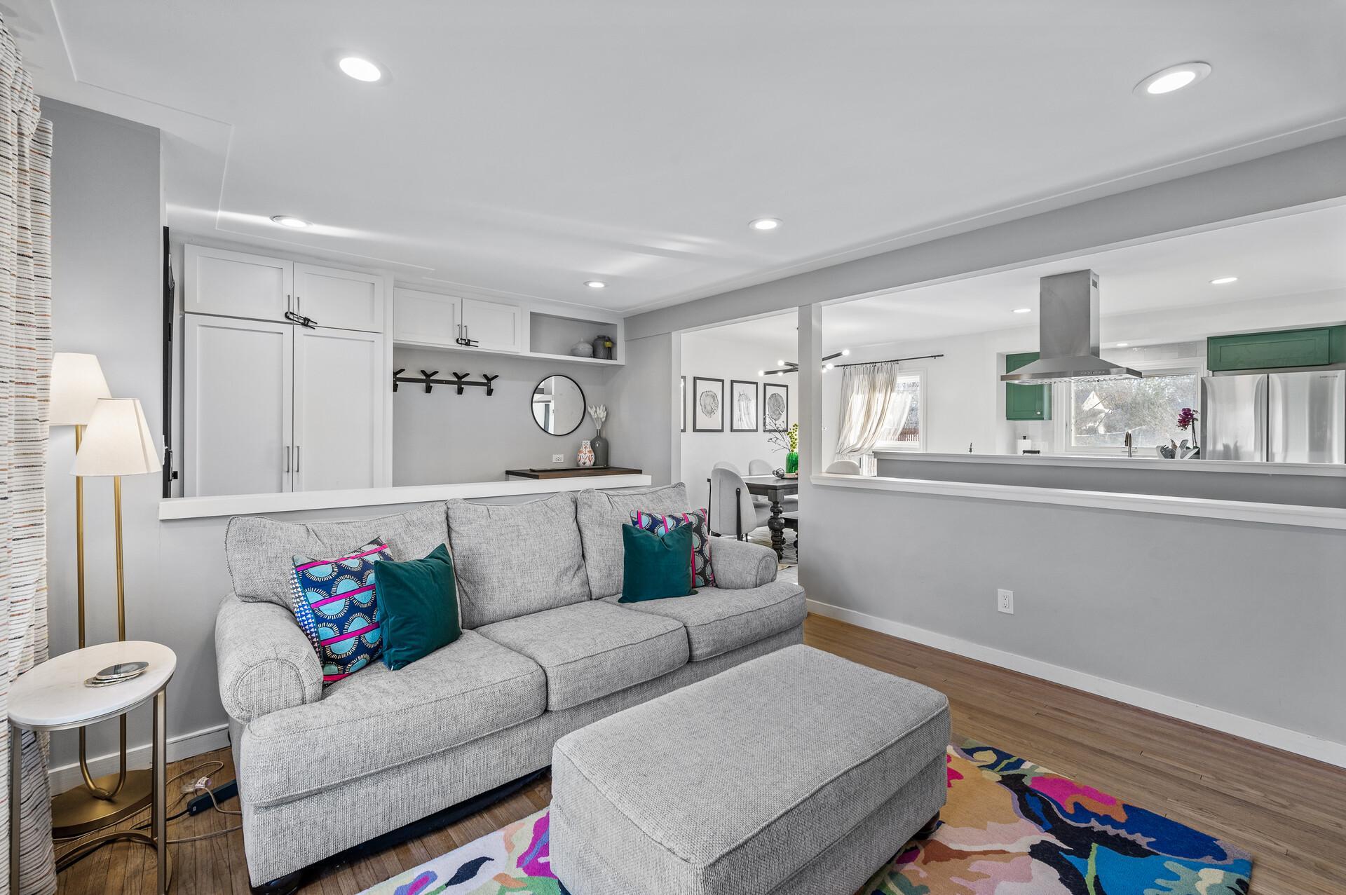 56_4040_Idaho_Ave_N7_mls.jpg