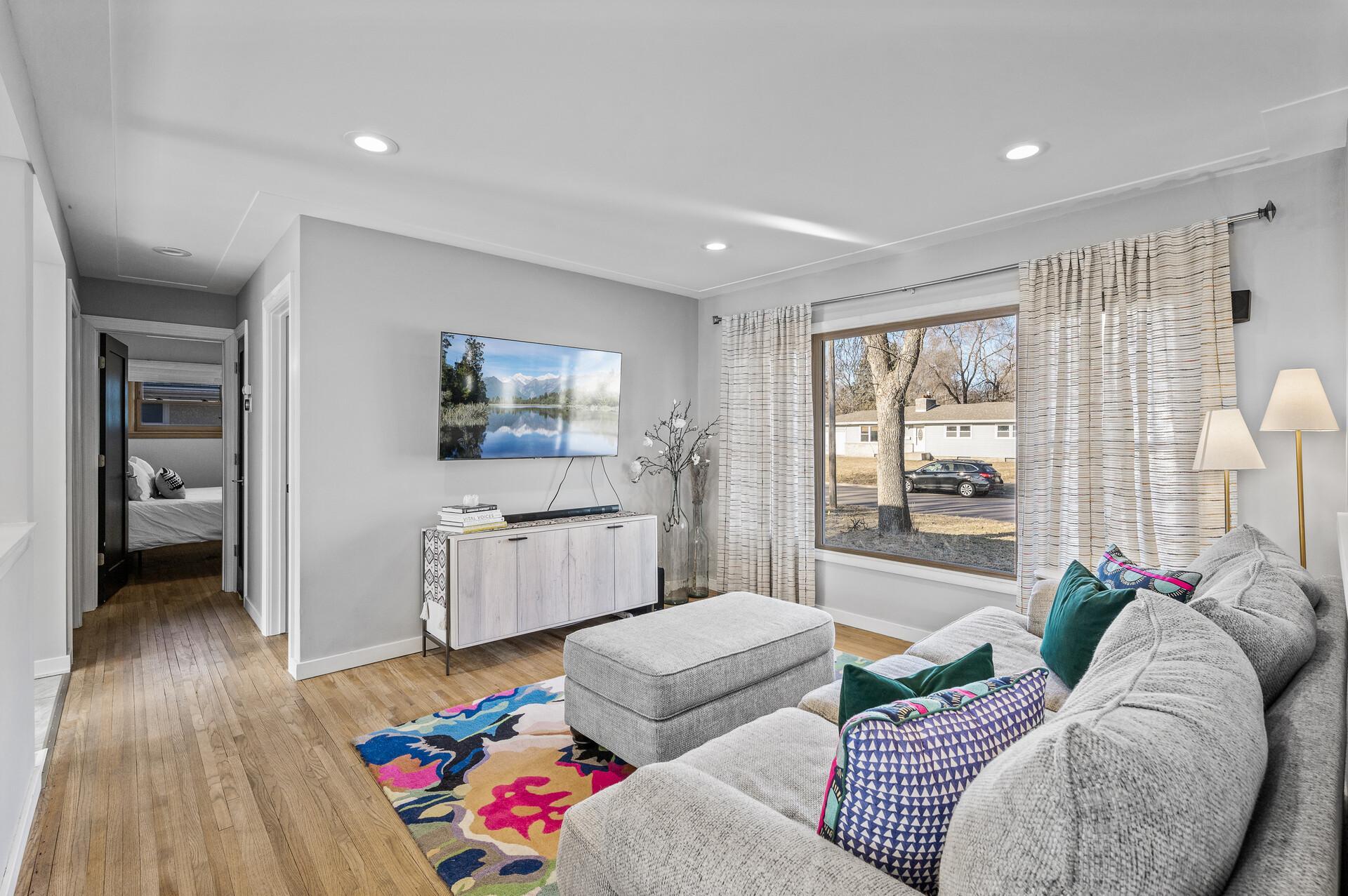 54_4040_Idaho_Ave_N5_mls.jpg