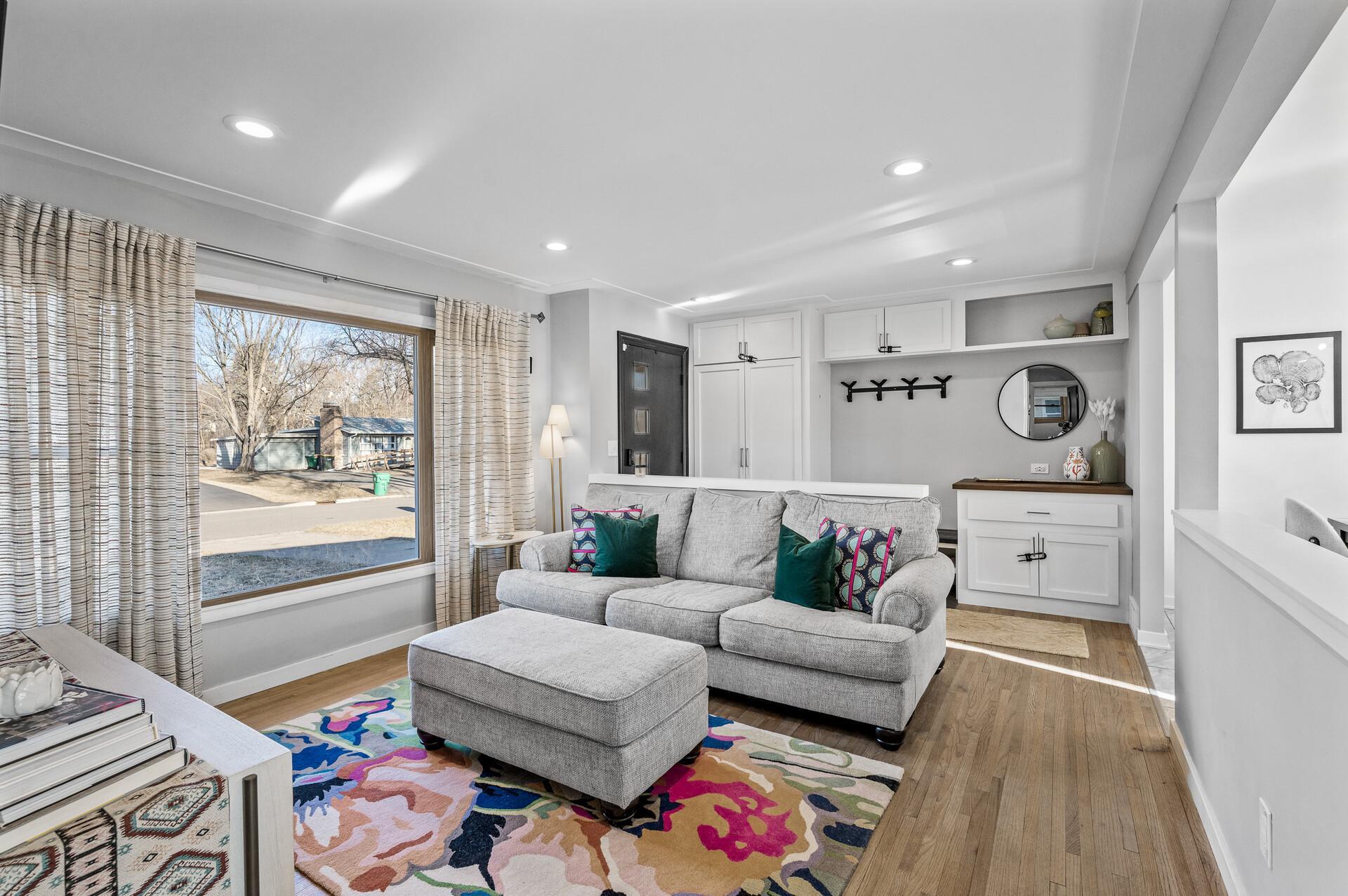 55_4040_Idaho_Ave_N6_mls.jpg