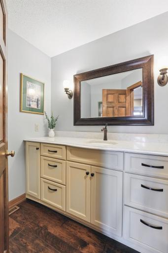 3100 Foxpoint Road, Burnsville, MN 55337