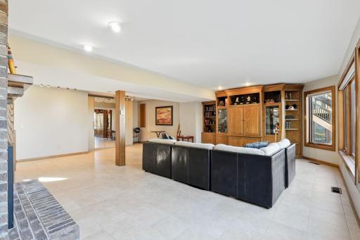 3100 Foxpoint Road, Burnsville, MN 55337
