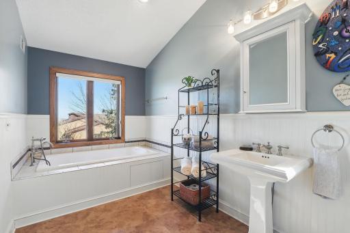 3100 Foxpoint Road, Burnsville, MN 55337