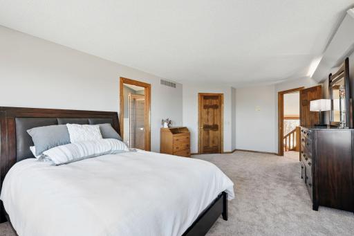 3100 Foxpoint Road, Burnsville, MN 55337