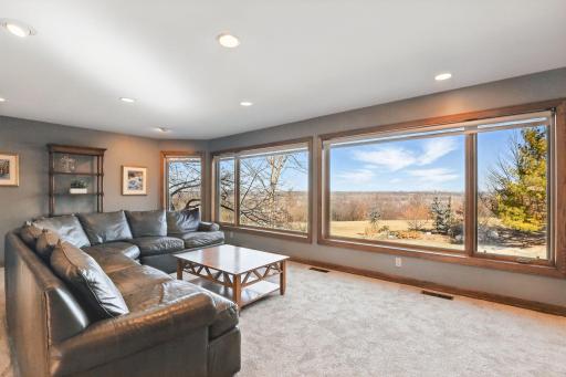 3100 Foxpoint Road, Burnsville, MN 55337