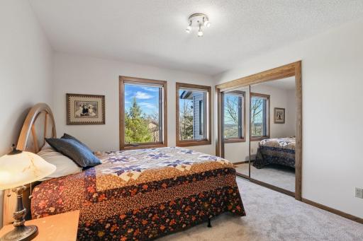 3100 Foxpoint Road, Burnsville, MN 55337