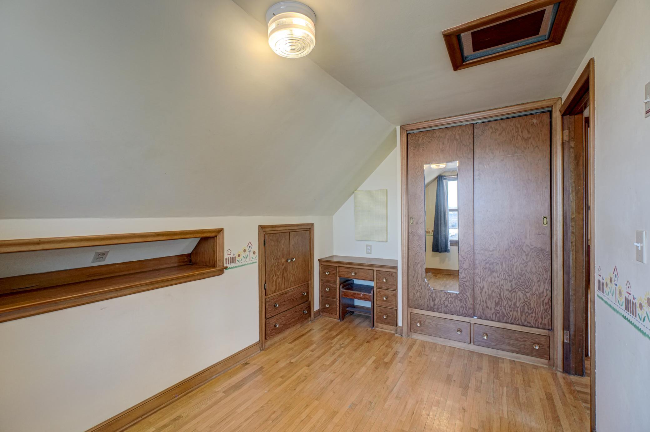 325 E Maple St-43.jpg