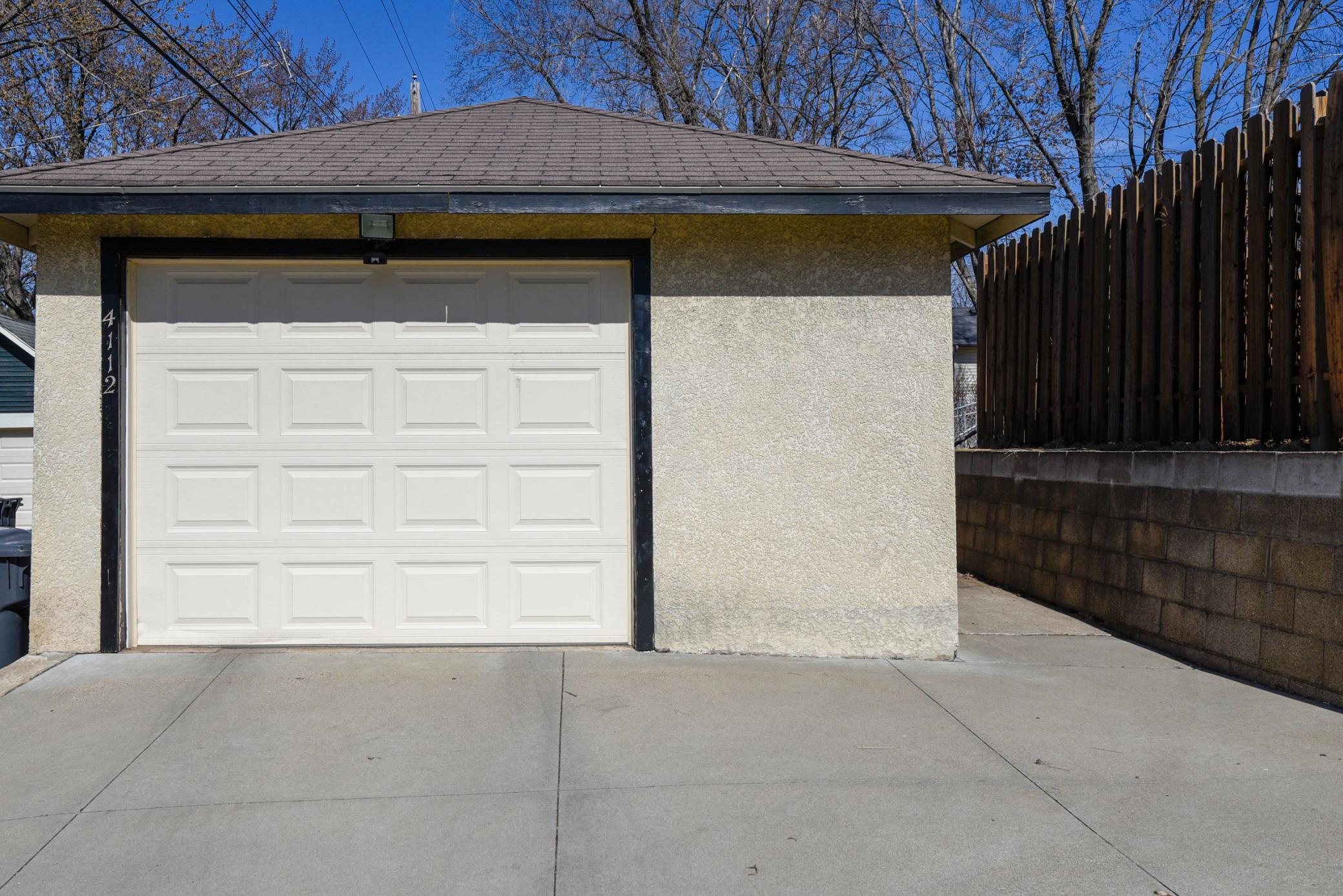 4112 20th Ave S-10.jpg